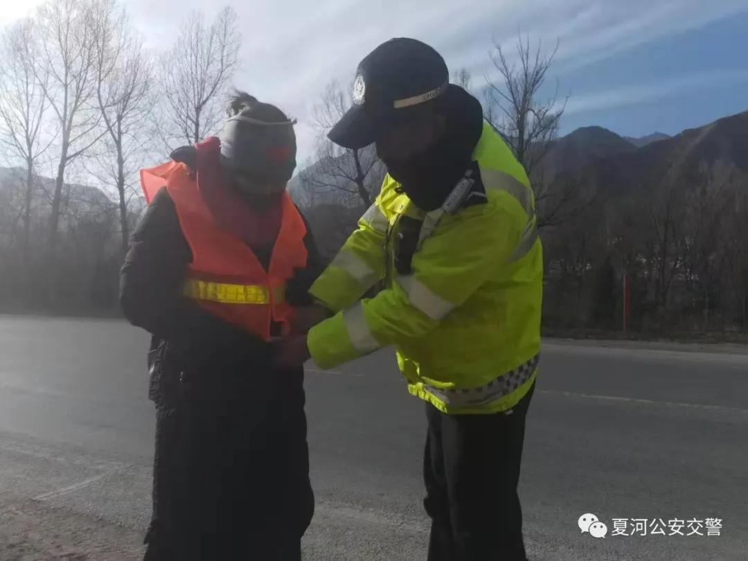 最新版交警反光执勤服，守护安全，塑造专业形象